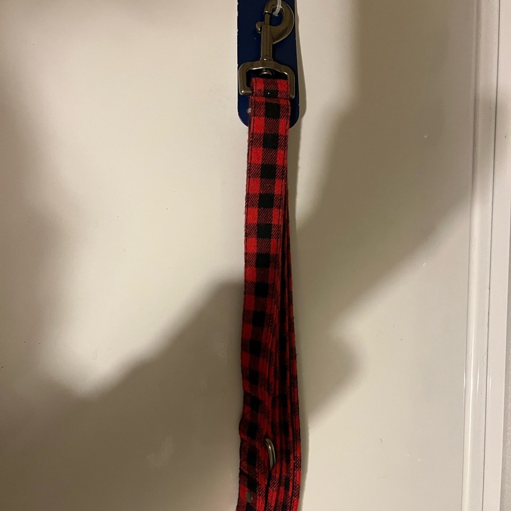 Youly The hipster Red plaid dog lead 5 feet NWT
Bundle and save
